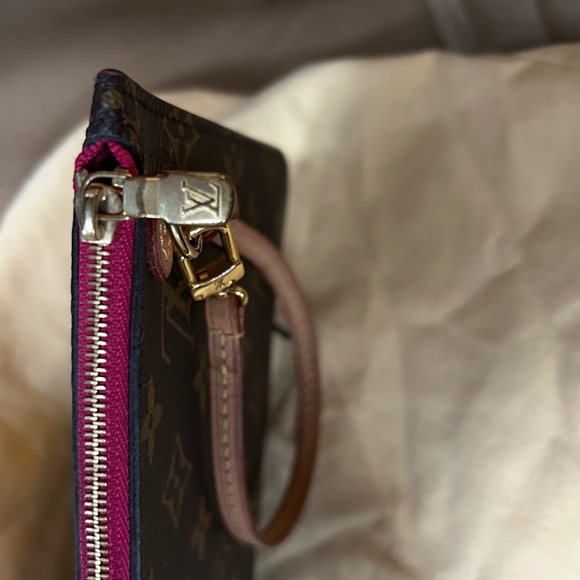 BRAND NEW w/ TAGS  LV GM Pouchette PIVIONE  interior - Picture 7 of 14